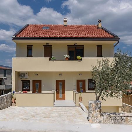 Apartmani Marko I Ana Marina Buitenkant foto