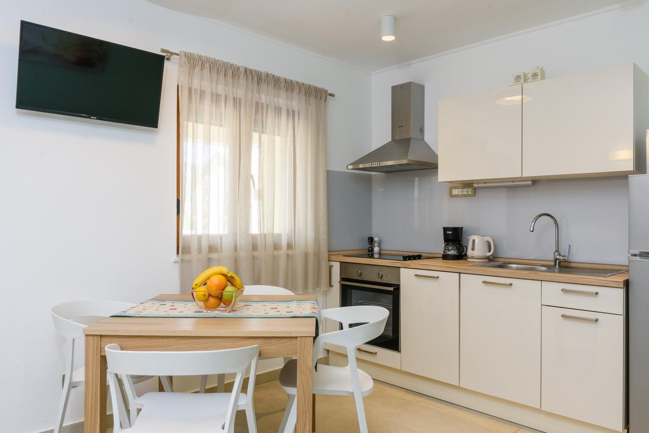 Apartmani Marko I Ana Marina Buitenkant foto