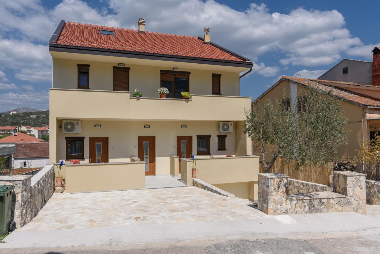 Apartmani Marko I Ana Marina Buitenkant foto