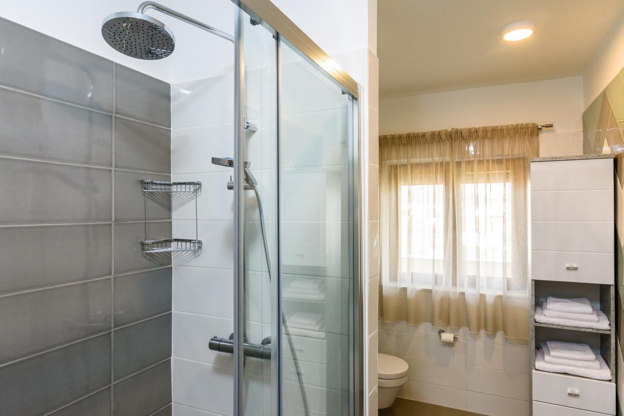 Apartmani Marko I Ana Marina Buitenkant foto