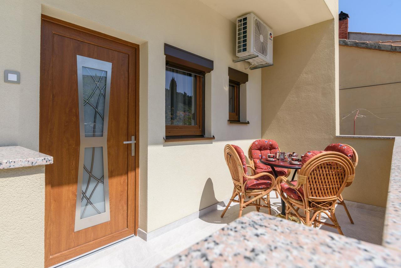 Apartmani Marko I Ana Marina Buitenkant foto